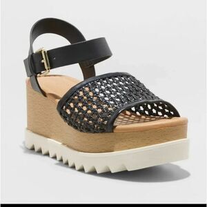 nwt Gorgeous Platform Heels sz 8.5